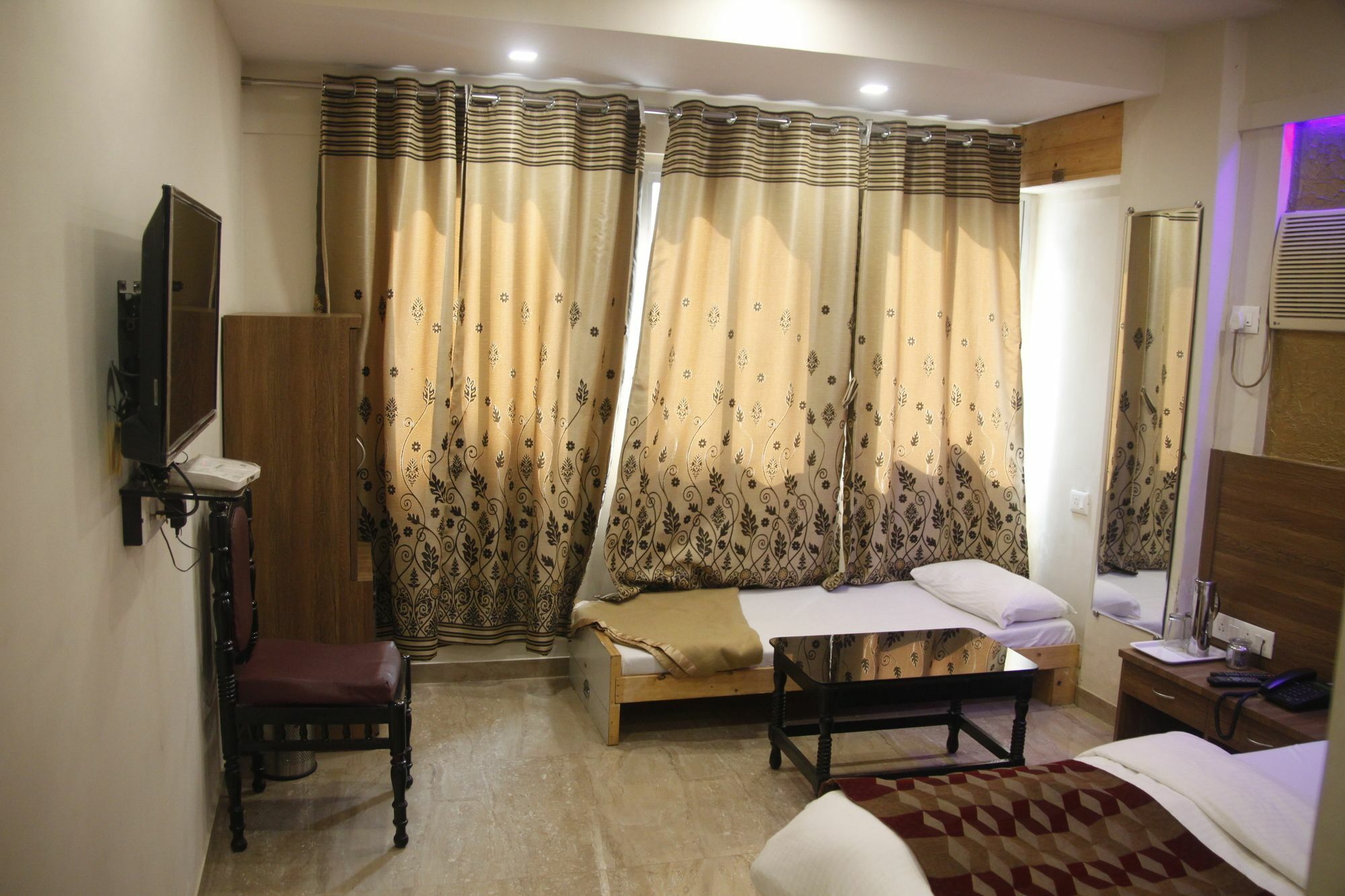 Hotel Al Saudia Мумбай Екстериор снимка